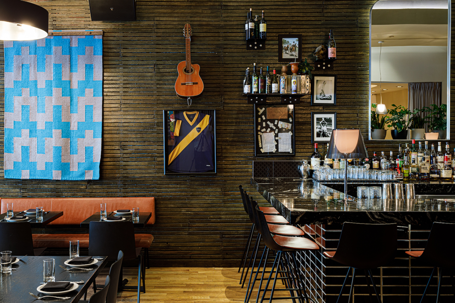 Bar and seating area in El Che