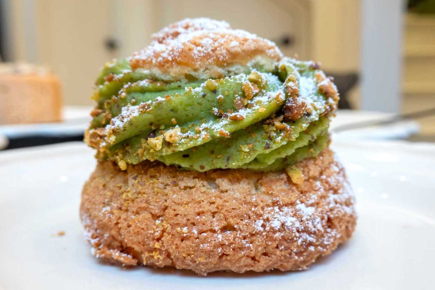 Le choux pistachio from Pâtisserie Vanessa