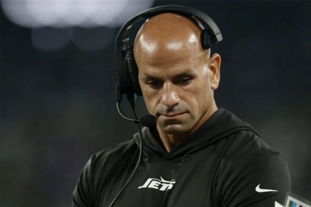 Head coach Robert Saleh of the New York Jets. Jets owner Woody Johnson recently chewed out the offense in public.