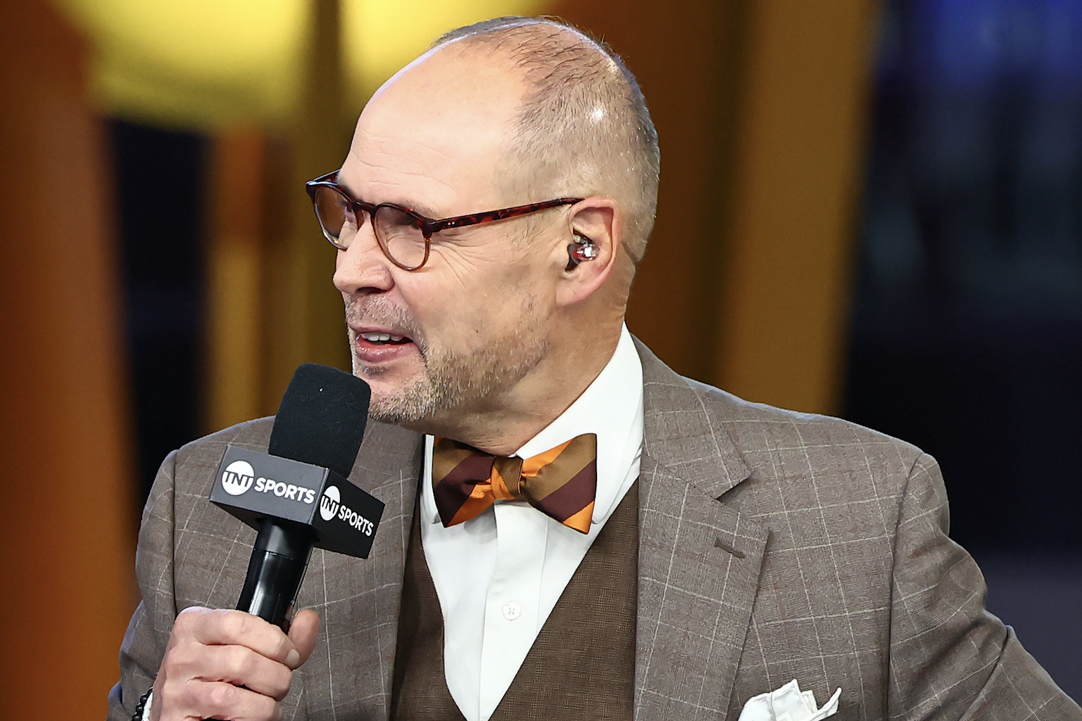 Ernie Johnson Jr. looks on before a 2023 NBA In-Season Tournament game.