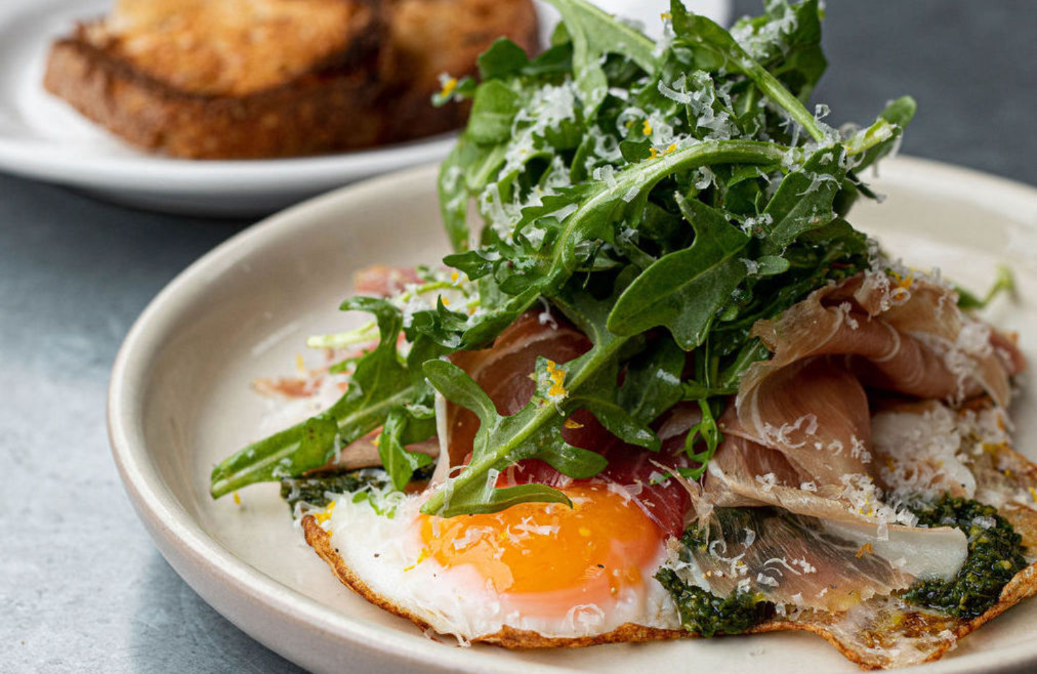 eggs with prosciutto and arugula