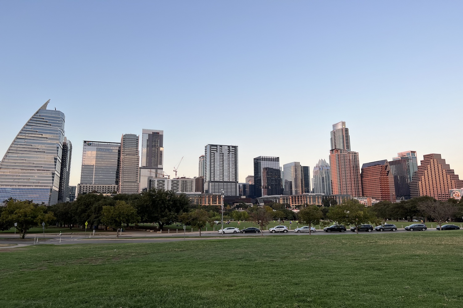 buildings/skyline, park grass