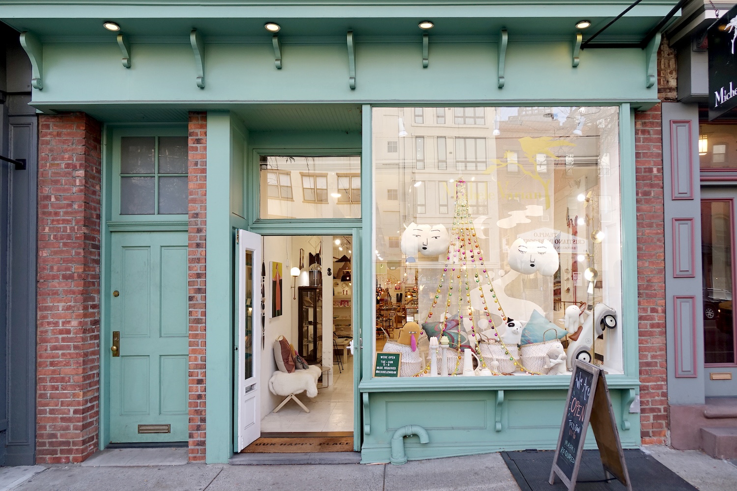 aqua storefront