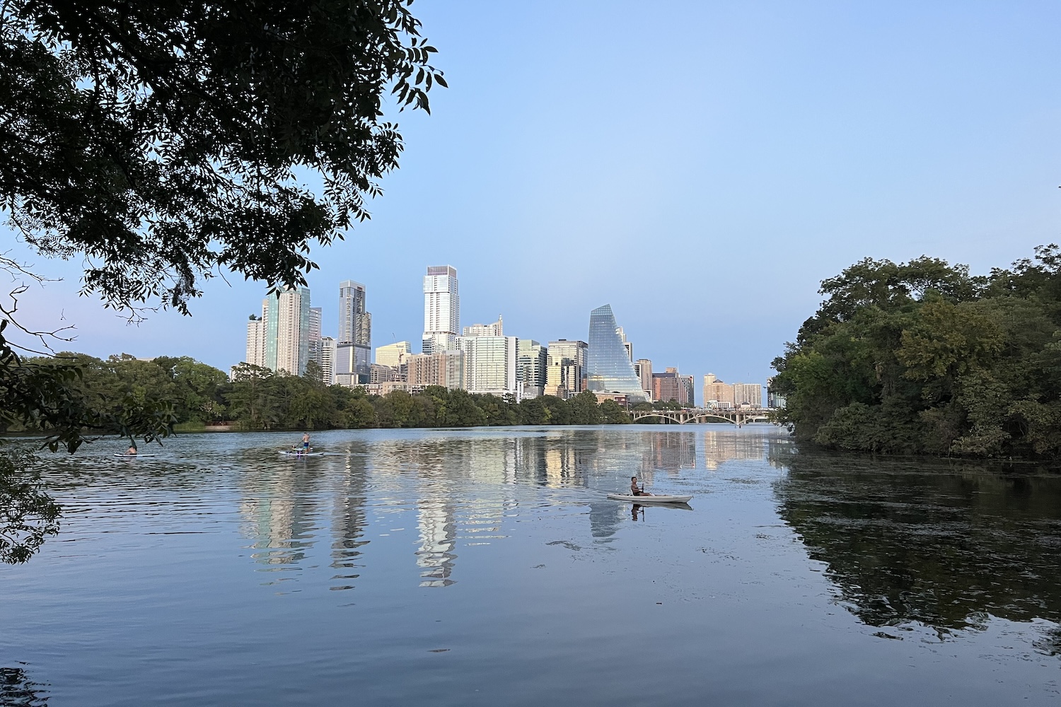 skyline/buildings, lake/body of water, trees