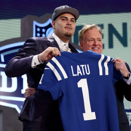 Laiatu Latu poses with NFL commissioner Roger Goodell.