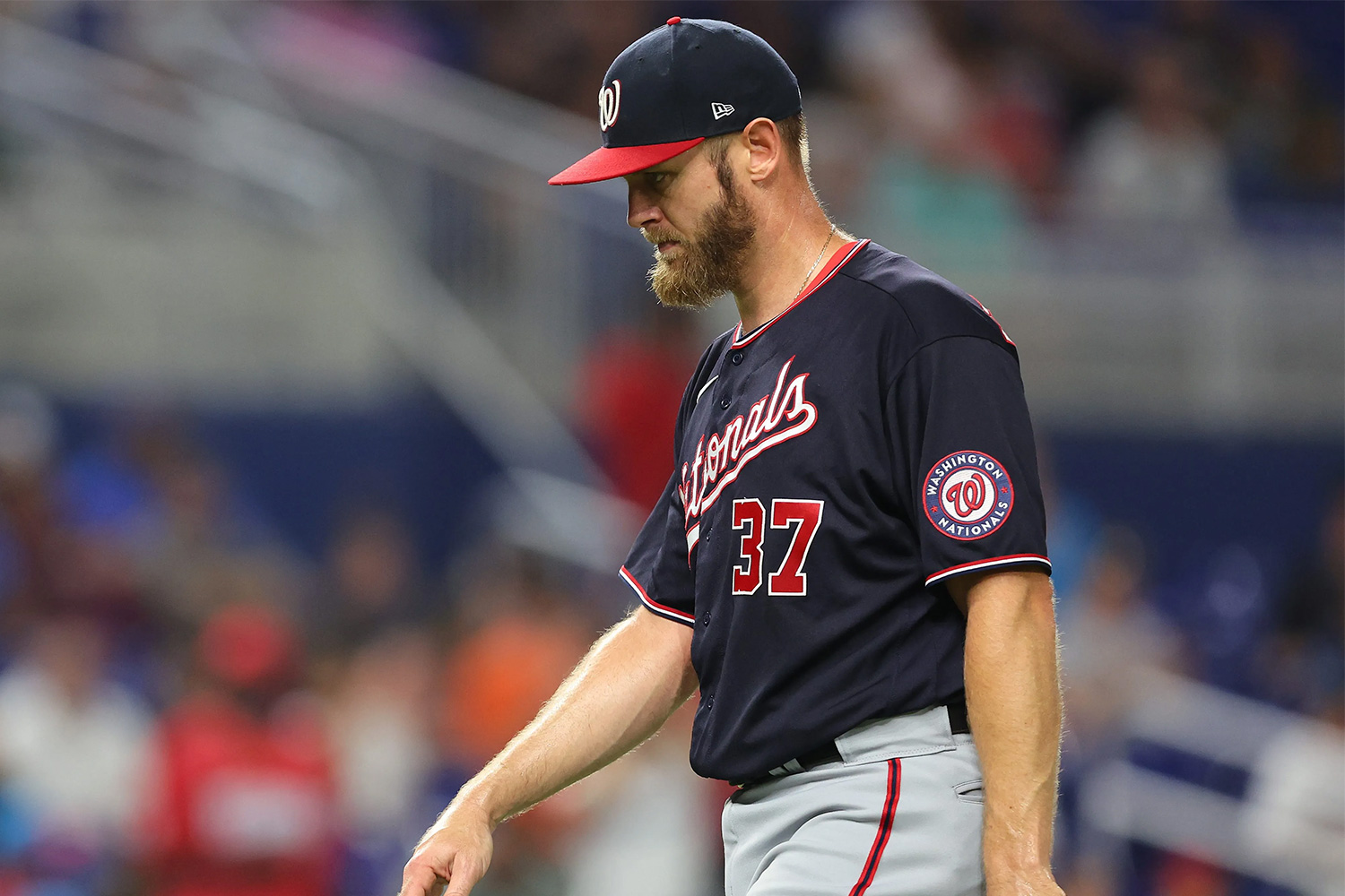 Stephen Strasburg being taken out of a game in 2022.
