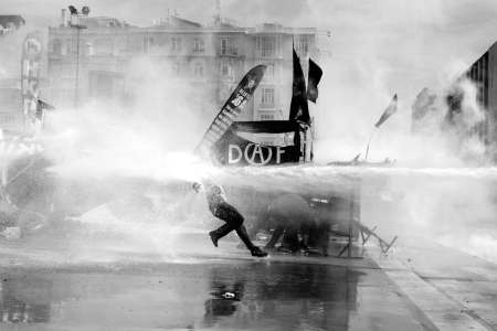 "Action! #1, Istanbul, Turkey, 2013" © Gabriele Micalizzi / Courtesy of 29 Arts in Progress Gallery
