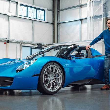 Legendary racing driver Dario Franchitti next to the T.33 Spider from Gordon Murray Automotive
