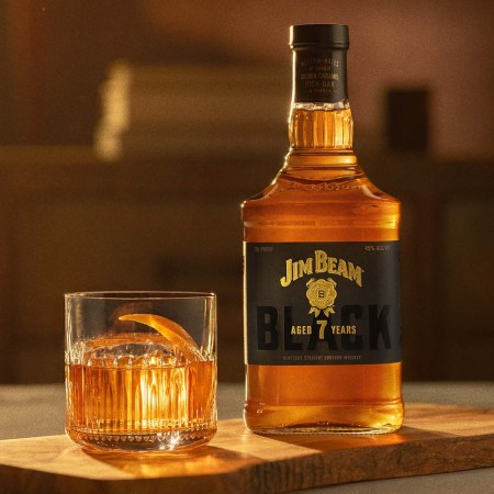 Jim Beam Black Aged 7 Years next to an Old Fashioned