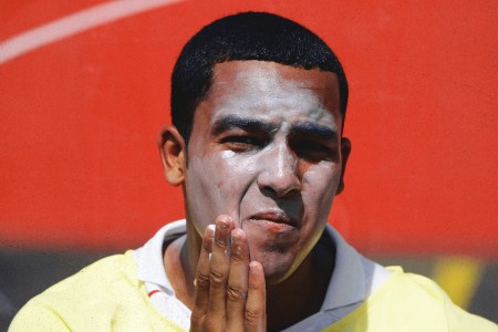 a man rubbing in SPF
