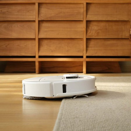 Qrevo Pro on a floor going up on a carpet
