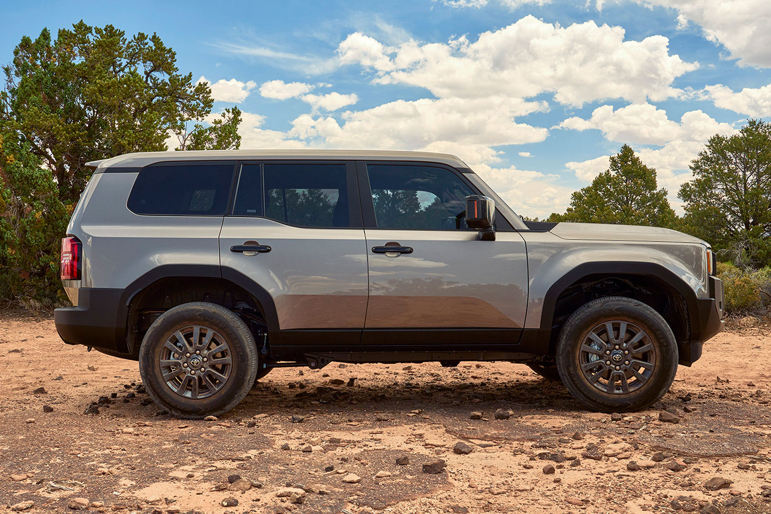 The side profile of the new Toyota Land Cruiser