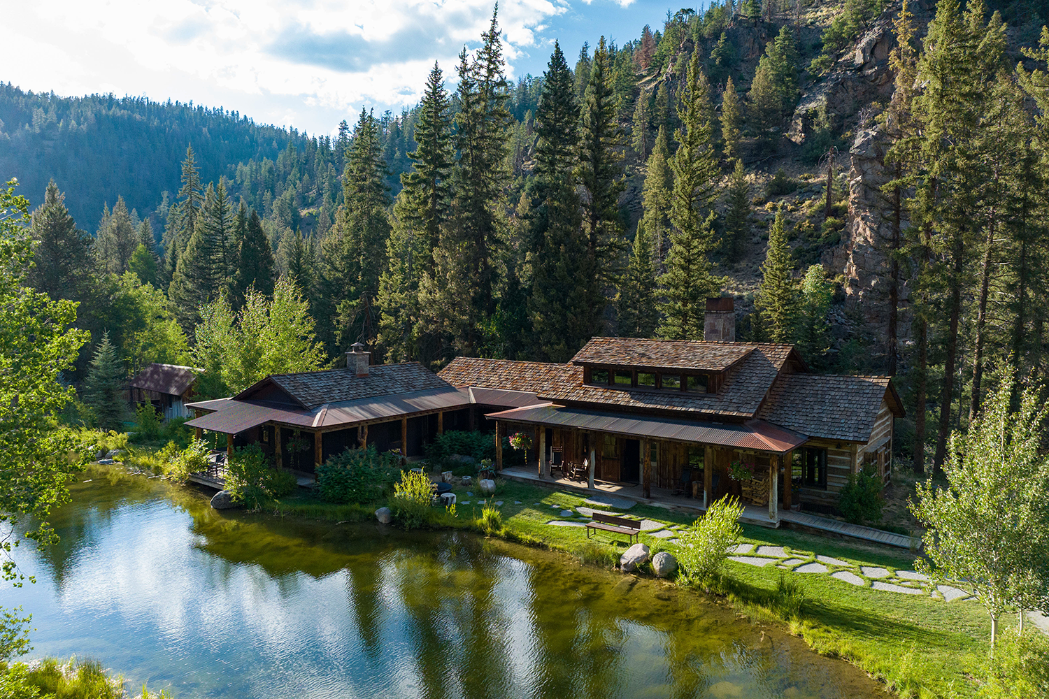 Eleven Taylor River Lodge