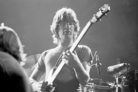 Phil Lesh, Grateful Dead Co-Founder, Dead at 84