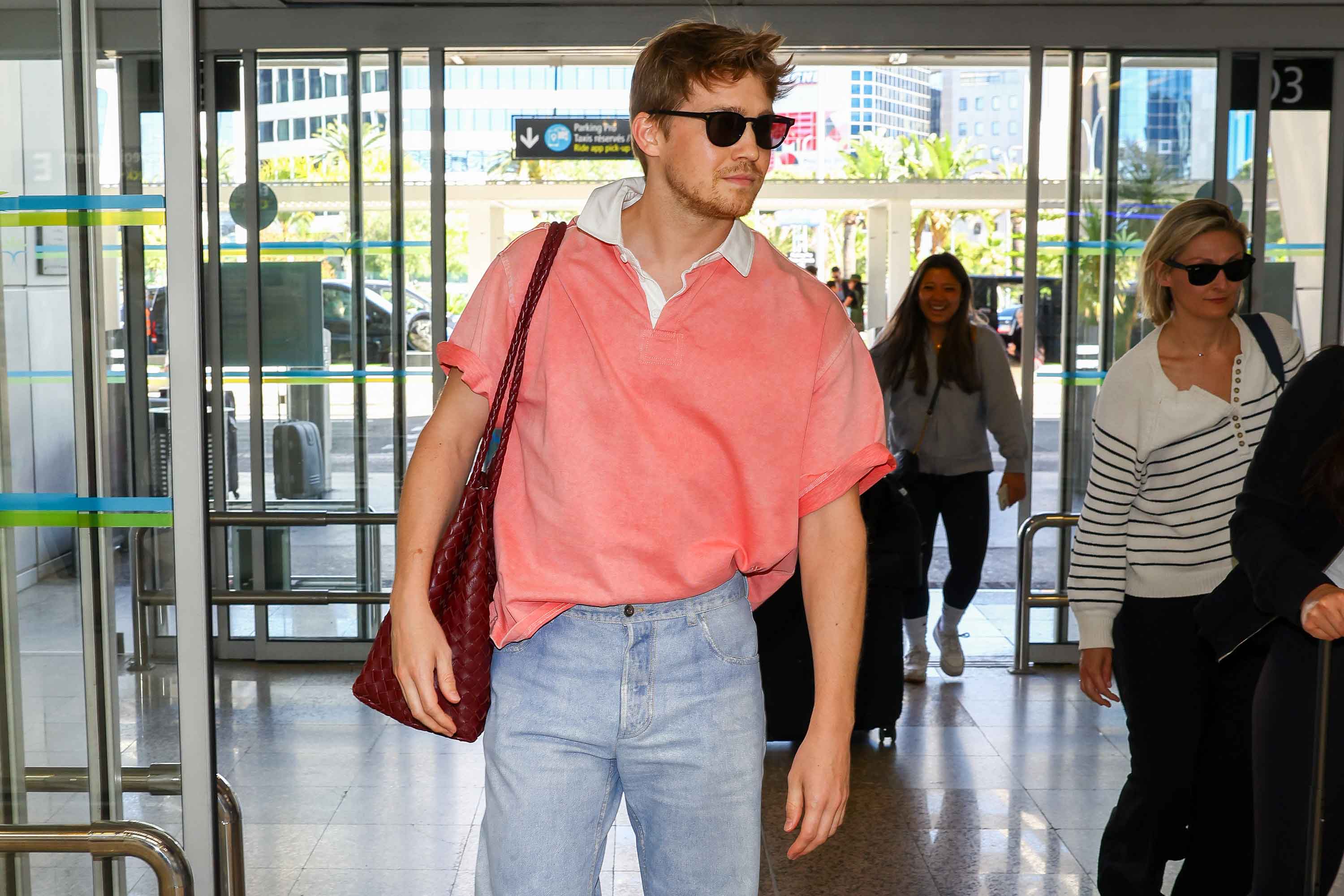 NICE, FRANCE - MAY 19: Joe Alwyn is seen at Nice Airport during the 77th Cannes Film Festival on May 19, 2024 in Nice, France. (Photo by Marc Piasecki/GC Images for Bottega Veneta)