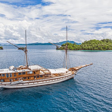 Prana anchored between the dreamy islets of Wofoh