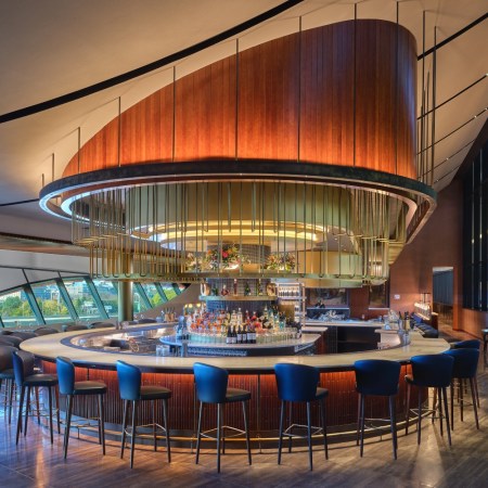 Delta One lounge
