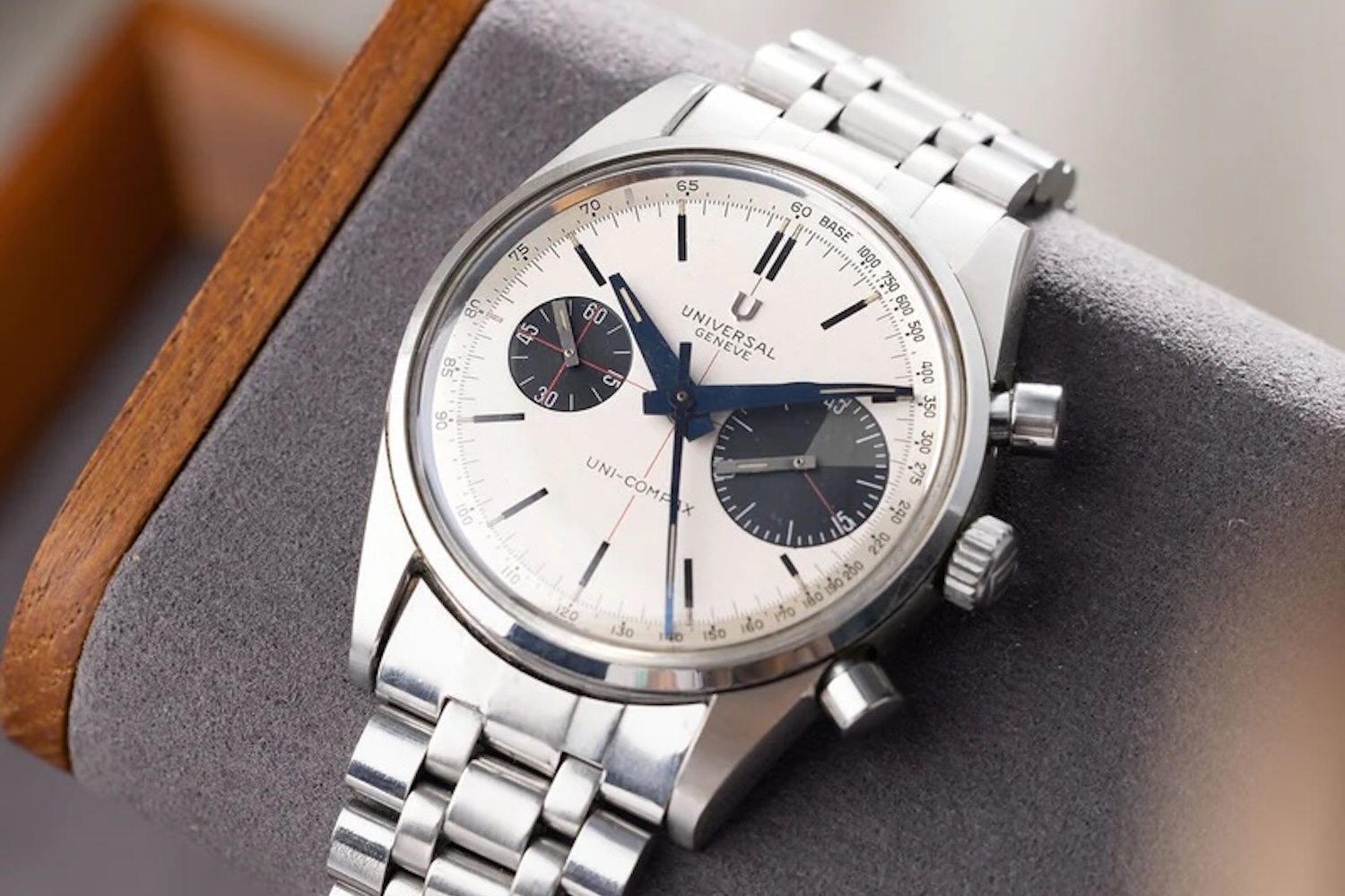 Universal Genève Uni-Compax “Big Eye” ref. 884100/02