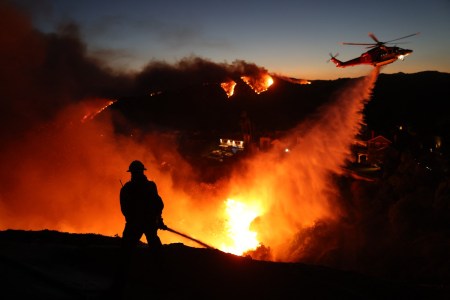 Los Angeles Wildfires Prompt Debate Over GoFundMe Fees