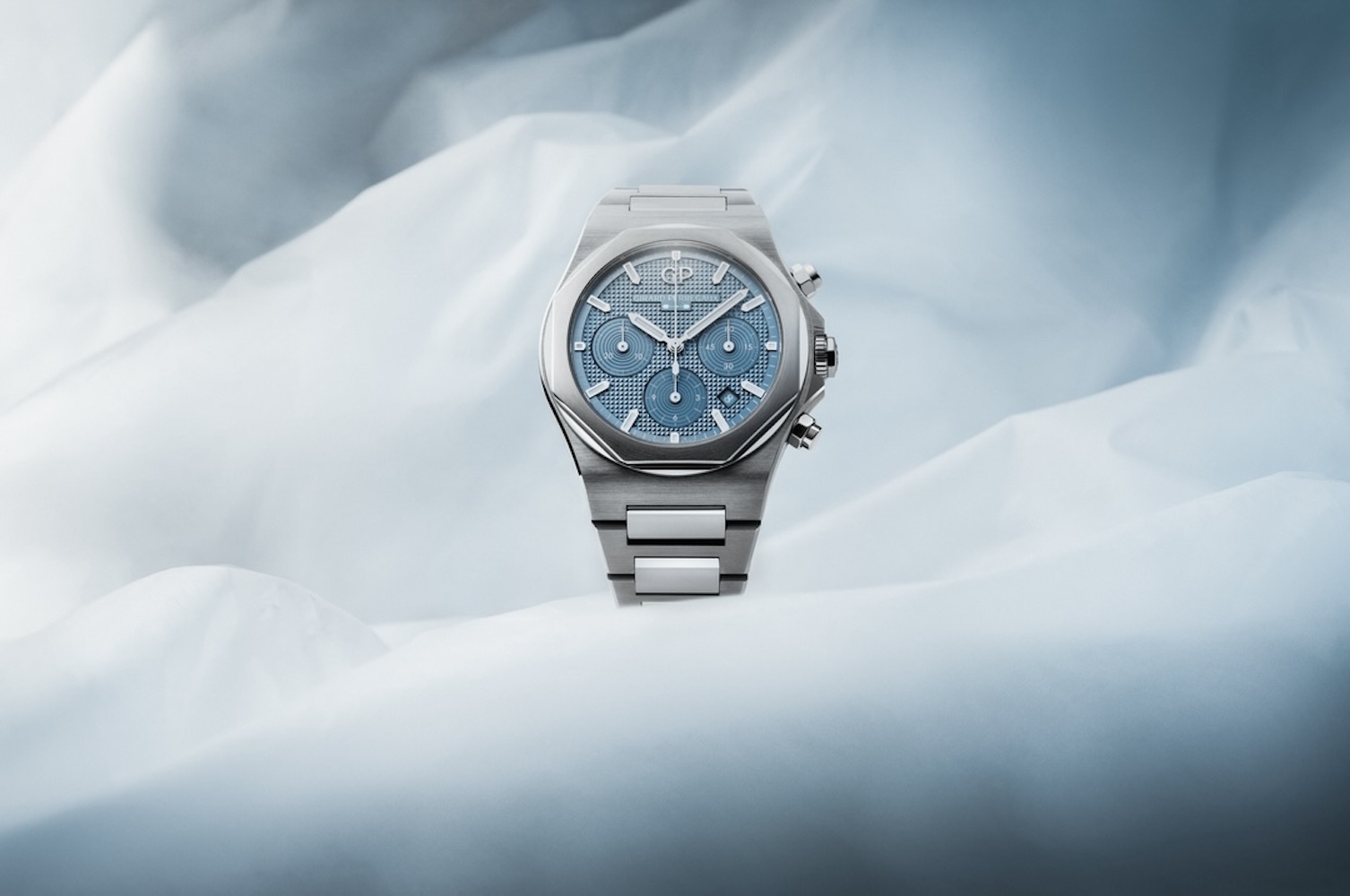 Girard-Perregaux Laureato in ice blue
