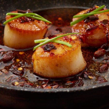 Spicy Thai Chili Scallops with Scallions from Vital Choice. We reviewed the sustainable seafood purveyor.