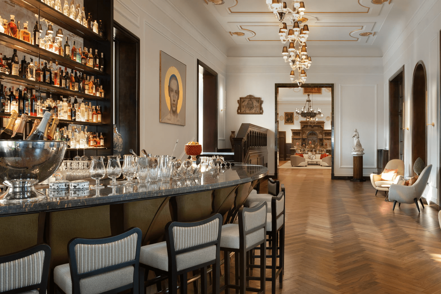 Bar & Chiostro, where Lucia would try and seduce hotel guests.
