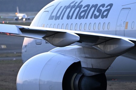 Damaged Tablet on Board Flight Prompts Unexpected Landing