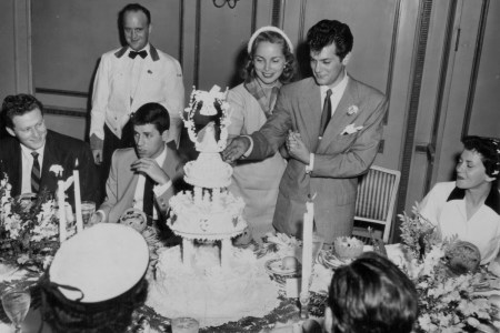 Actors Tony Curtis and Janet Leigh cutting the cake on their wedding day, June 4th 1951