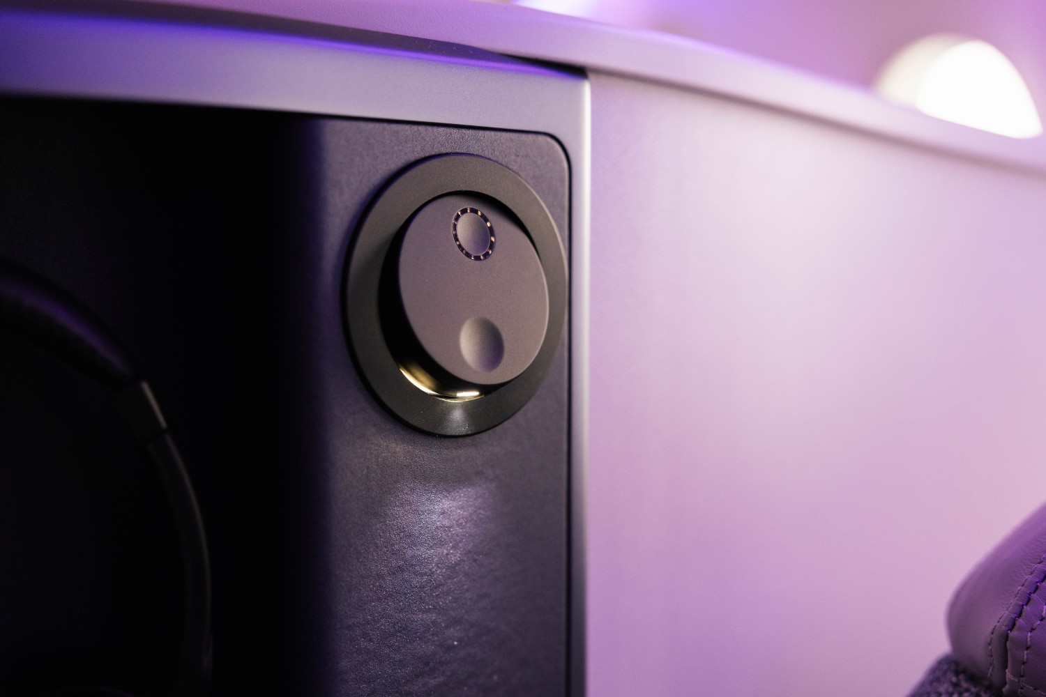 Business class reading light