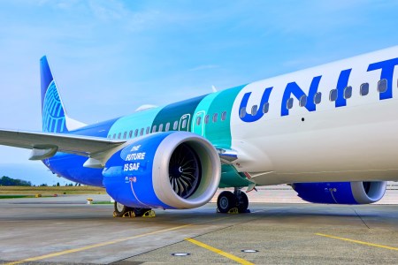 United Airlines jet