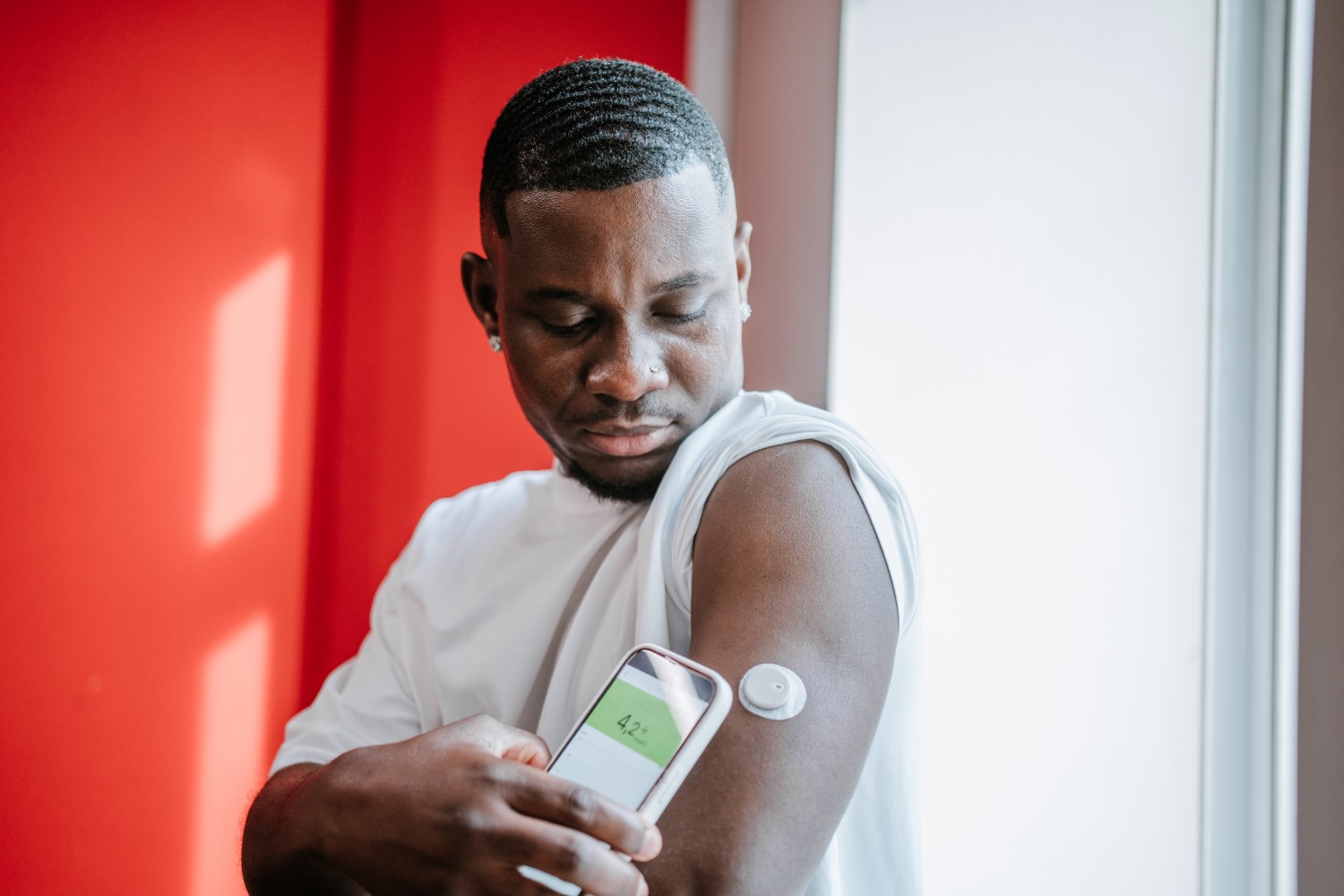Man using an app to monitor his glucose levels