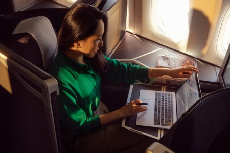 Two More Airlines Are Connecting With Starlink for In-Flight Wifi