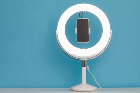 ring light and smartphone