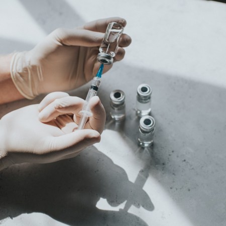 Syringe preparing injection