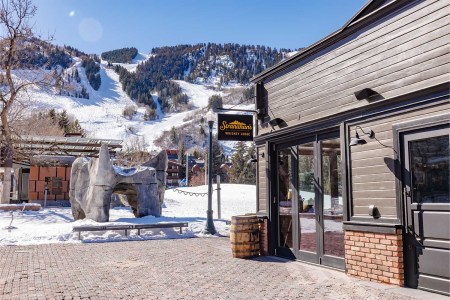 Stranahans Whiskey Lodge