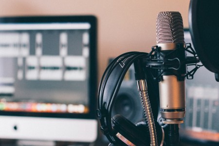 Microphone and computer