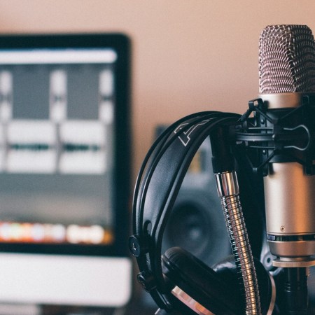 Microphone and computer