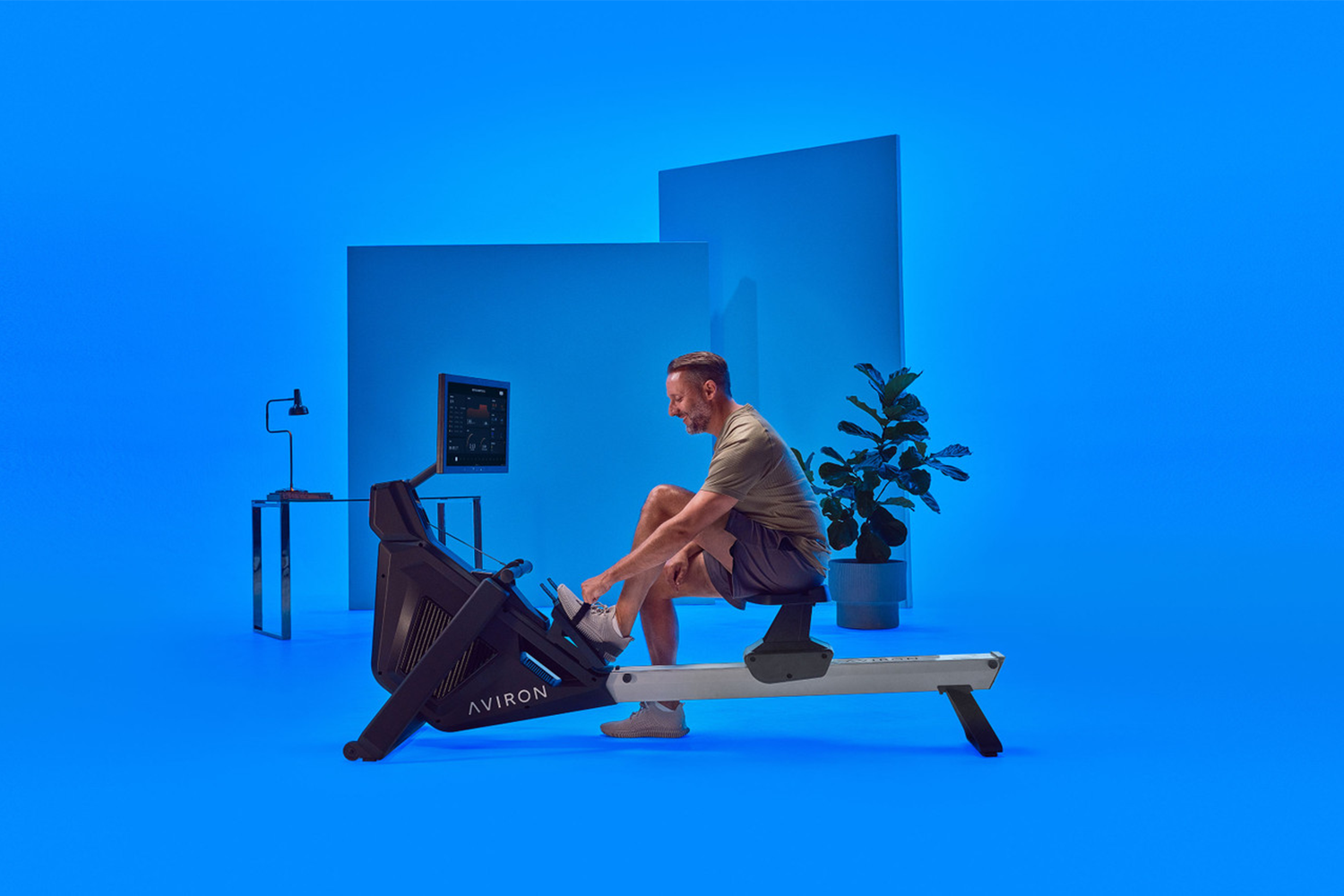 Aviron at-home fitness equipment