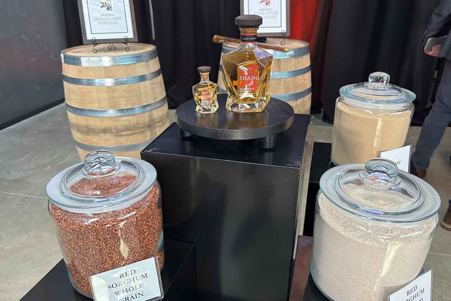 Two barrels, two bottles of Shāng whiskey and three cannisters of sorghum grain