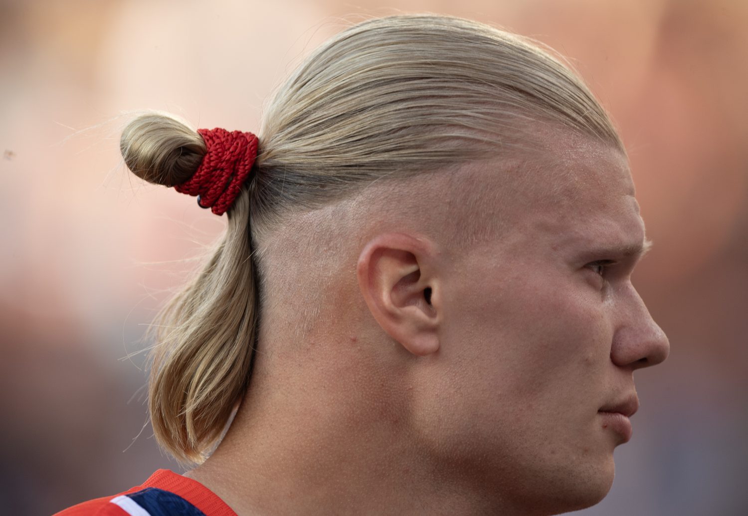 The profile of Norwegian soccer star Erling Haaland with a man bun