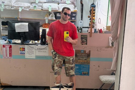 Run fit mirror selfie at dry cleaners